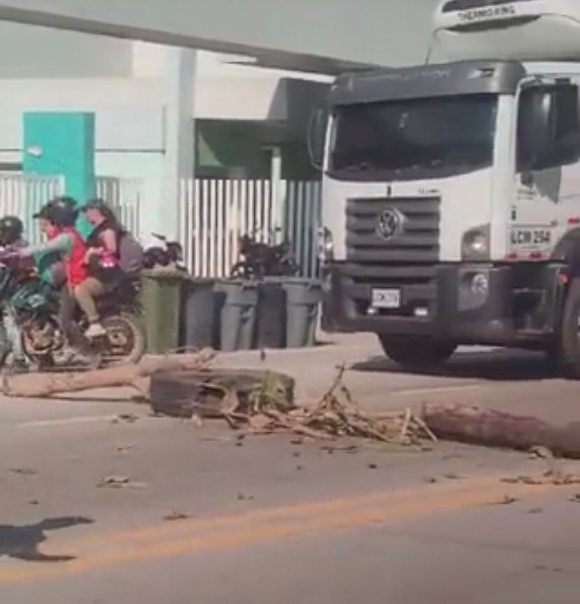 Foto: Bloqueos en la vía Ciénaga- Barranquilla / Cortesía