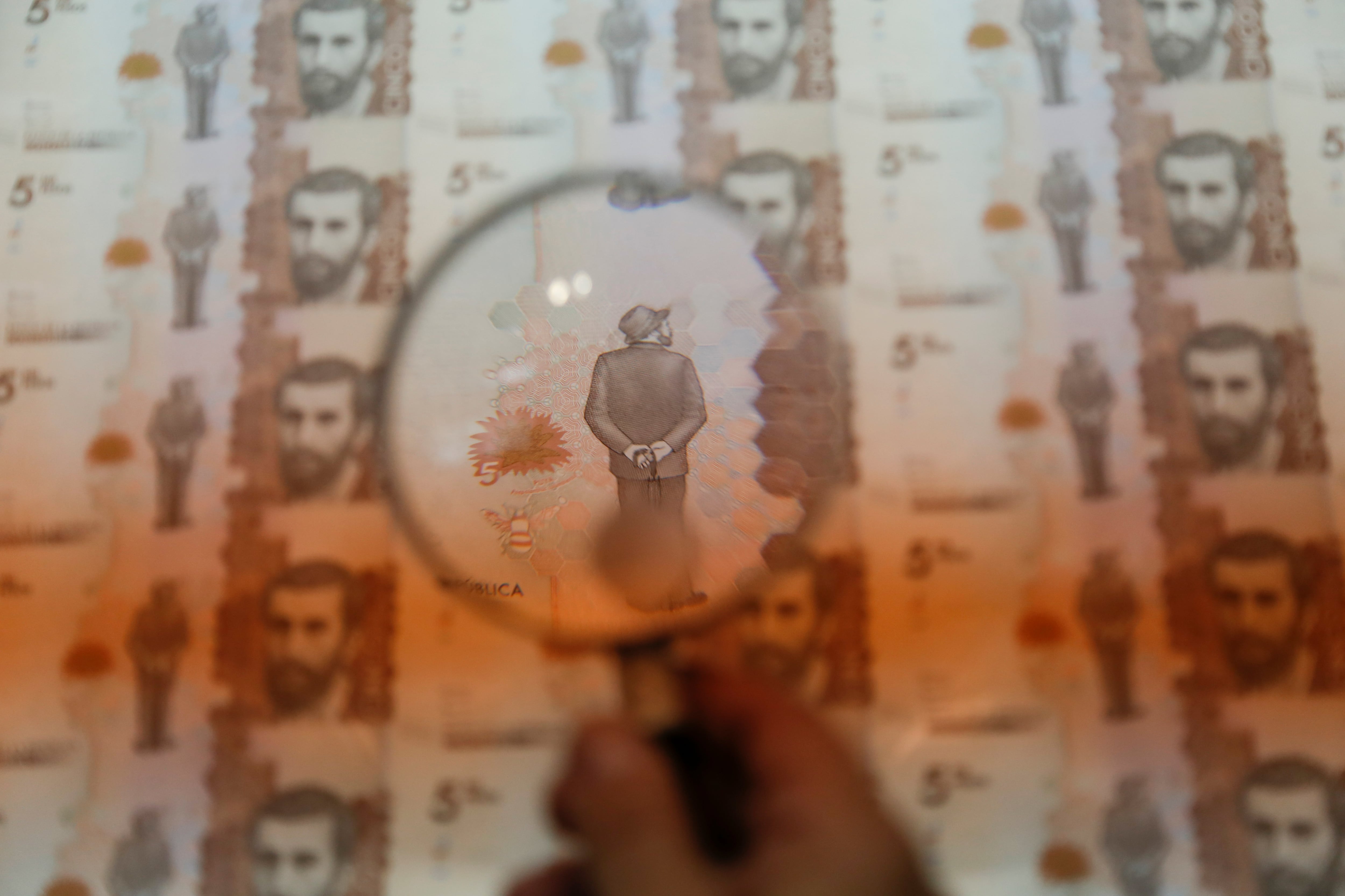 Bogotá. 3 Marzo 2017. Así el Banco de la República fabrica la nueva familia de billetes de los colombianos. (Colprensa - Juan Páez).