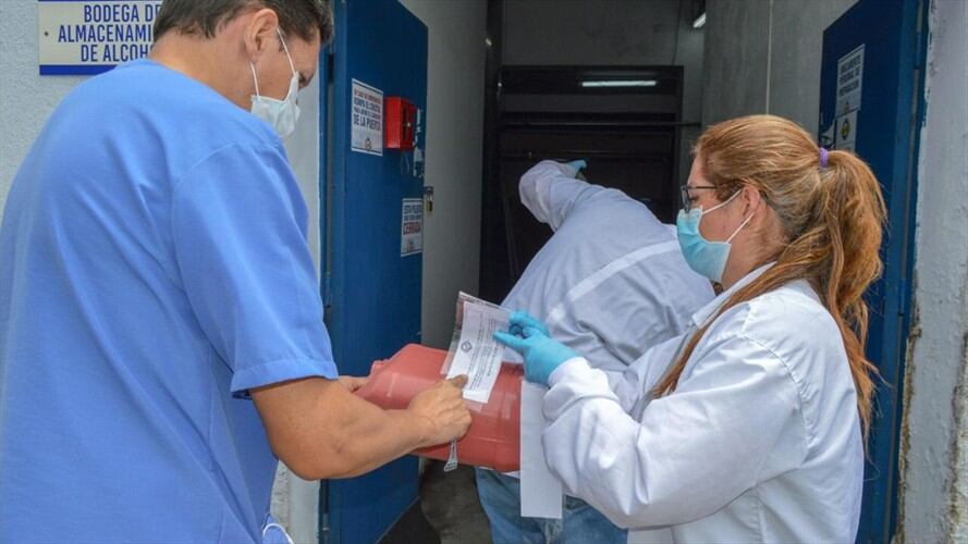 La entrega contó con la participación de las autoridades de los municipios y los Cuerpos de Bomberos . Foto: Gobernación