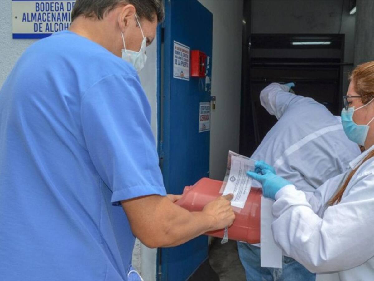 Entregan 9 mil galones de alcohol para desinfección en Cauca