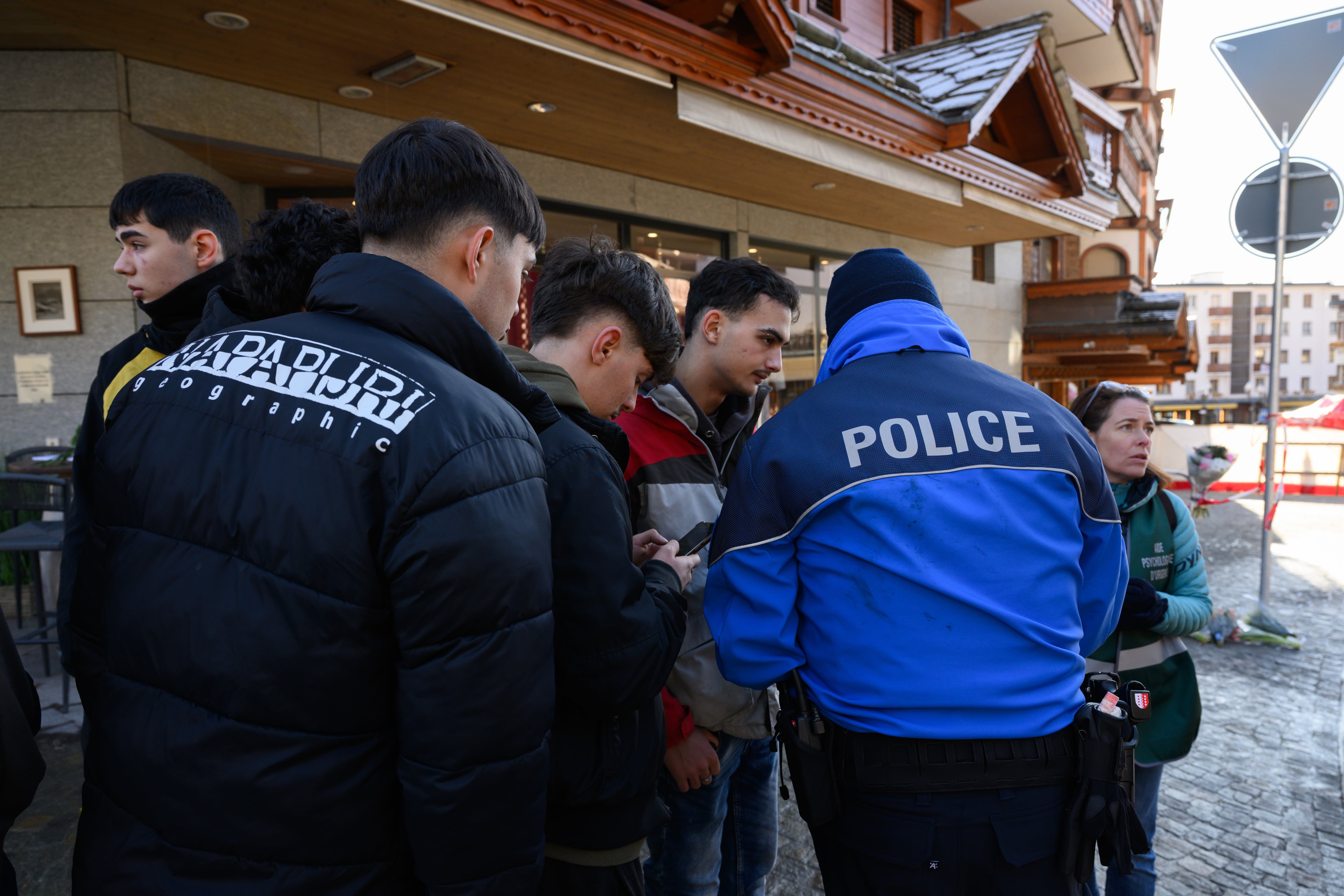 Oficiales de Suiza. Foto: Harold Cunningham/Getty Images)