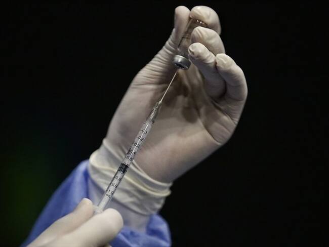 Vacunación contra COVID-19 para población entre 60 y 79 años de edad. Foto: Colprensa