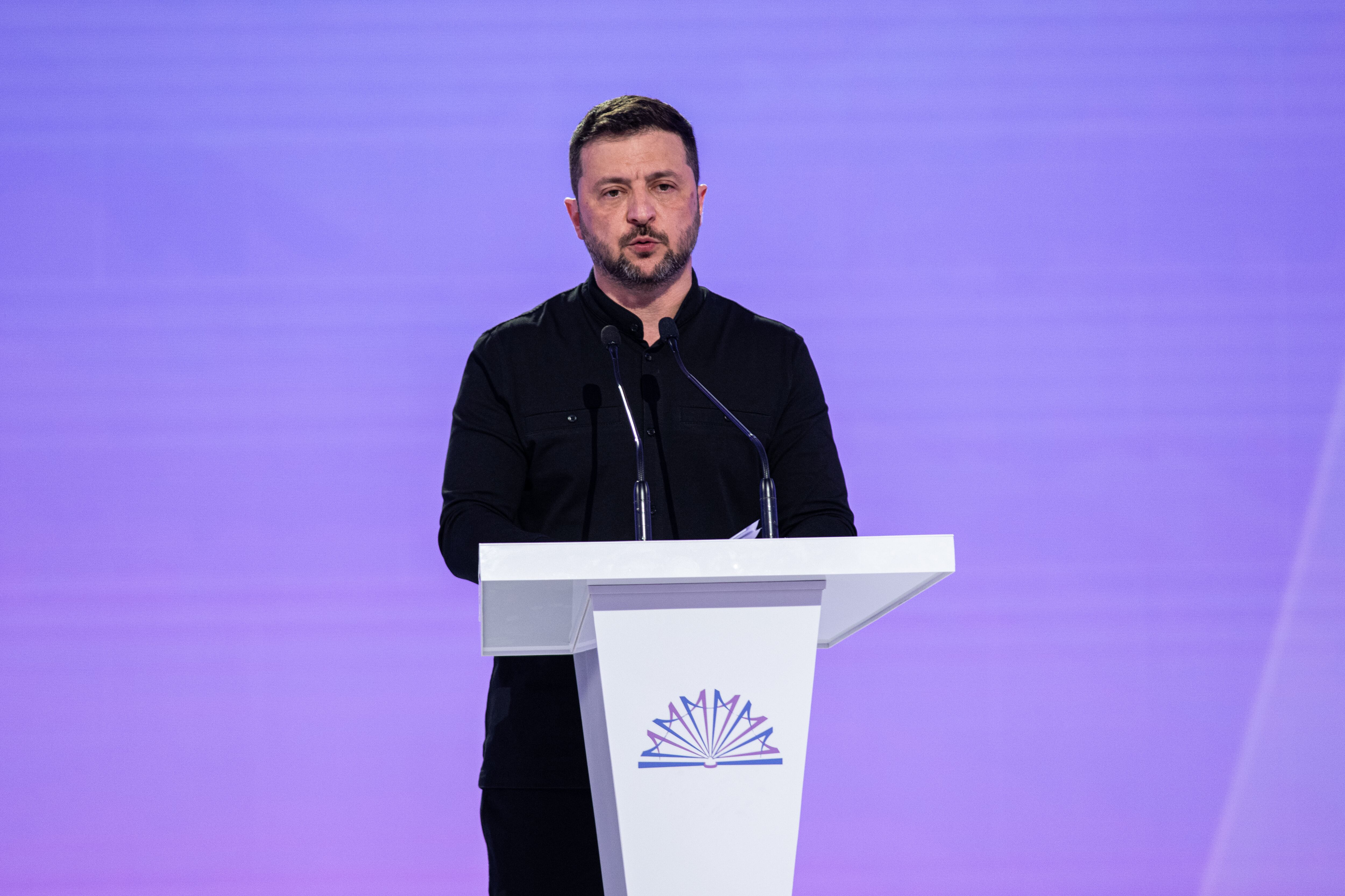 Volodímir Zelenski durante la  5ª cumbre anual de las primeras damas y caballeros en Kiev, Ucrania, el 11 de septiembre de 2025. FOTO: Danylo Antoniuk/Anadolu via Getty Images