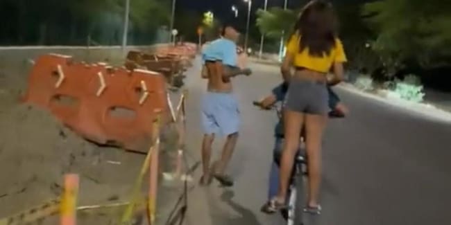 Jóvenes en bicicleta/ Víctor Polo