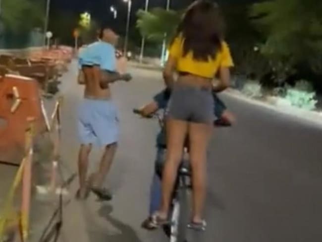 Jóvenes en bicicleta/ Víctor Polo