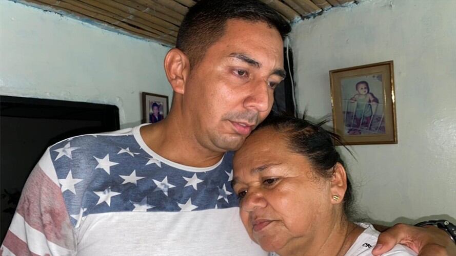 Su madre Irene Holguín manifestó en los micrófonos de W Radio que él sabe de los peligros que se corren en esta actividad minera artesanal. . Foto: Mario Escobar / W Radio