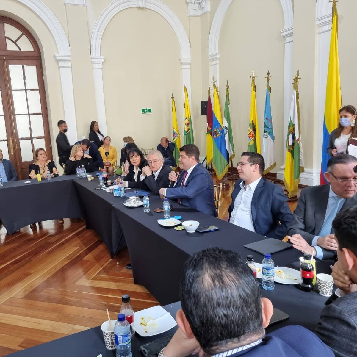 Omar Yepes renunciará a su cargo tras conocer el apoyo por la bancada hacia Petro