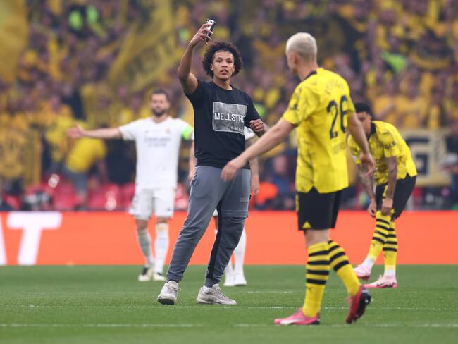 Hinchas ingresaron a la cancha en final de la Champions | Foto: GettyImages