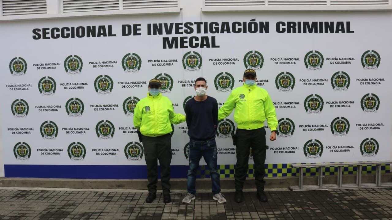 En el momento de su captura, el agresor se movilizaba en una motocicleta, haciéndose pasar como transportador informal. Foto: Policía Cali