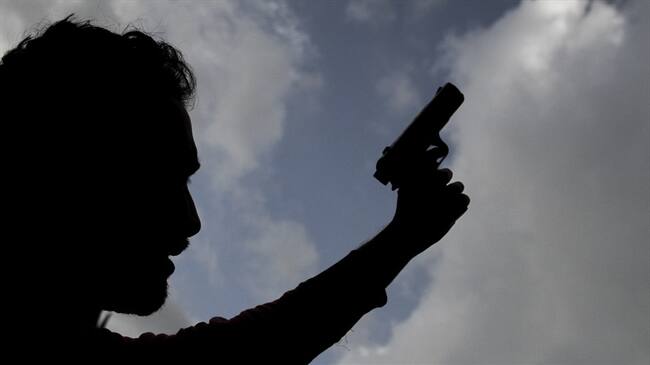 Estas personas fueron atacadas con disparos por parte de un grupo armado . Foto: Colprensa