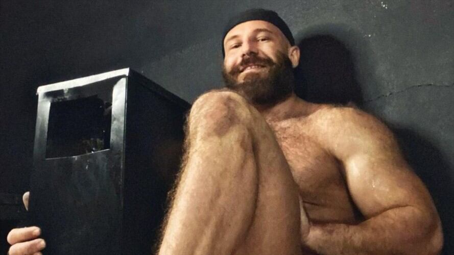 Fisicoculturista se enamoró de un cenicero. Foto: @yurii_tolochko