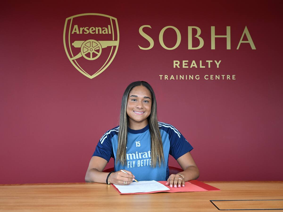 Arsenal rompe récord y ficha a Olivia Smith: el traspaso más caro en la historia del fútbol femenino