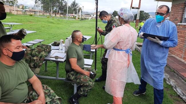 El coronel dijo que el objetivo, es cumplir con el 100% de la vacunación del personal.. Foto: Primera Brigada del Ejército.