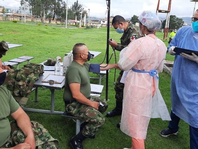 El coronel dijo que el objetivo, es cumplir con el 100% de la vacunación del personal.. Foto: Primera Brigada del Ejército.