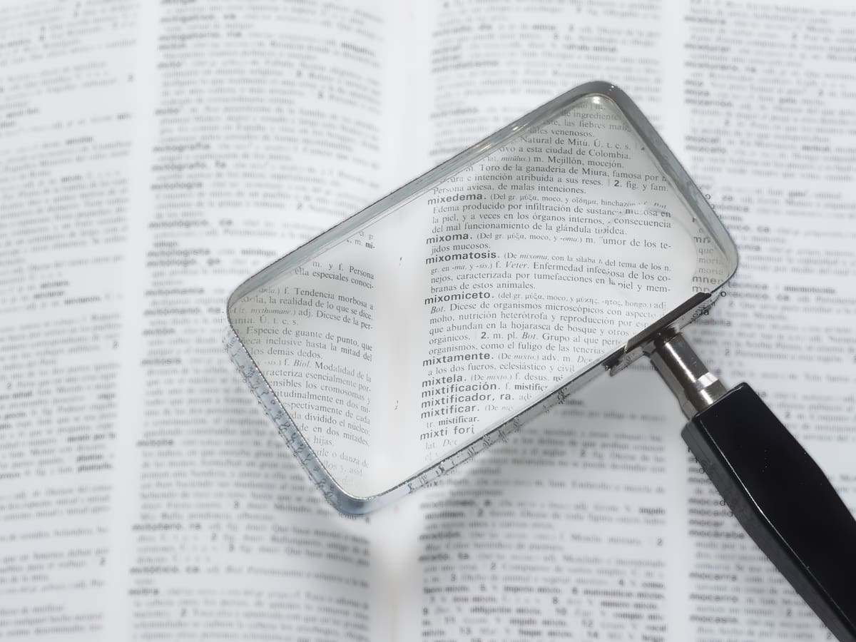 La única palabra que tiene 4 letras consecutivas en orden alfabético: es un verbo conjugado