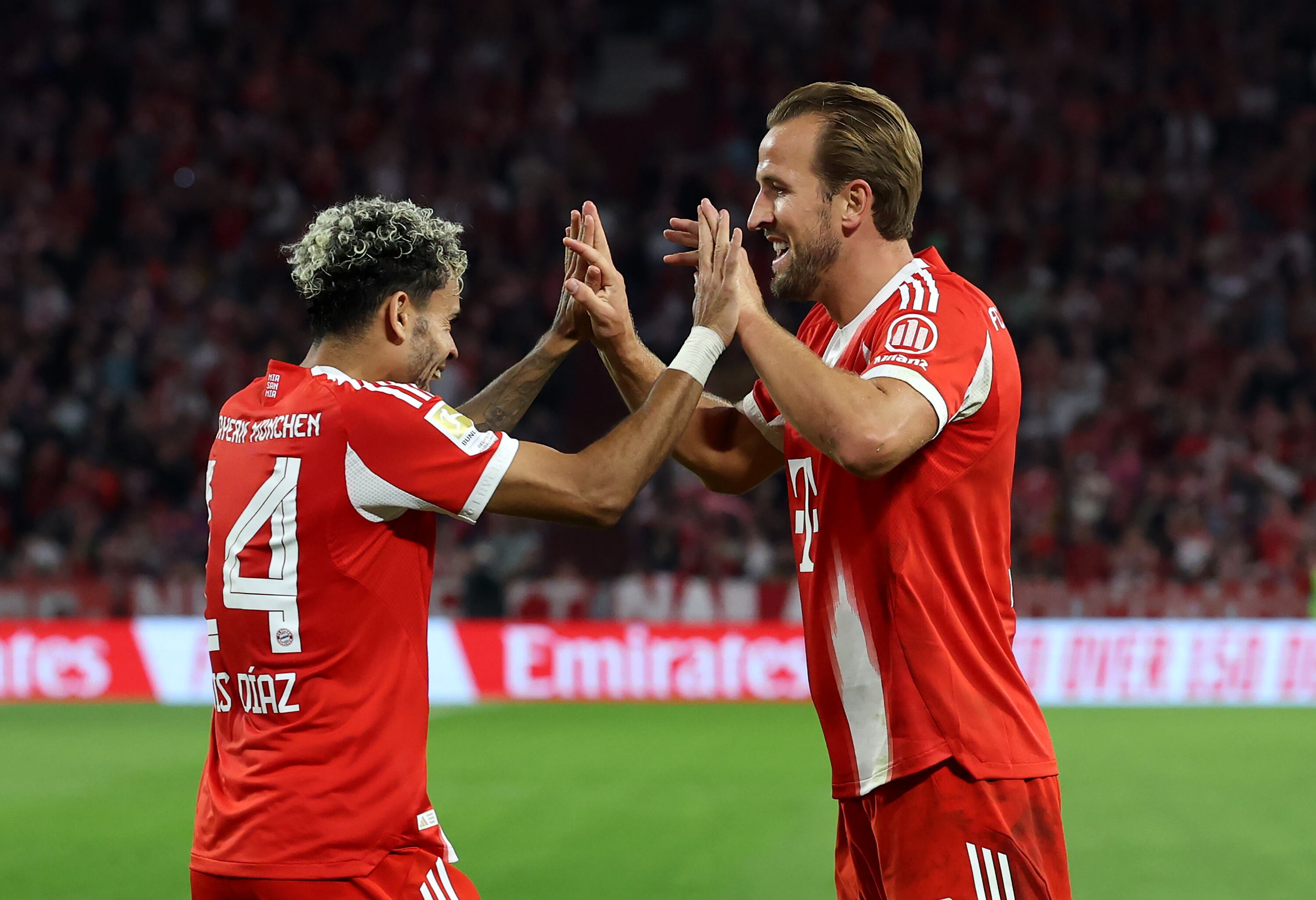 Harry Kane de Bayern Munich junto a Luis Diaz. Foto: Getty Images. 