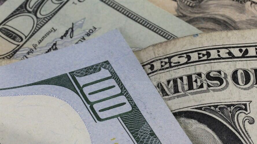 Tras una hora de operación en el mercado local, el dólar alcanzó un máximo histórico de $3.599 pesos, y se cotizó, a las 9 de la mañana, a un precio promedio de $3.581. . Foto: Getty Images