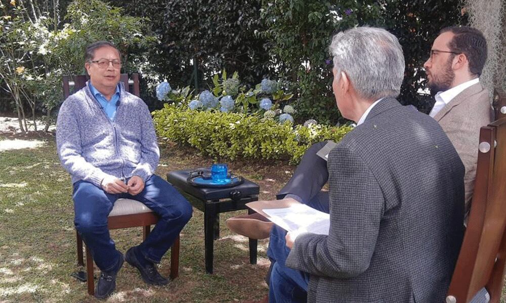 Entrevista Gustavo Petro con Revista Cambio y W Radio. Foto: Revista Cambio