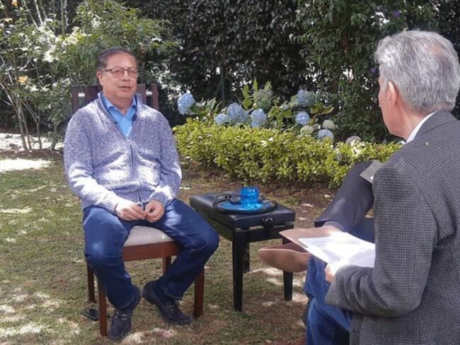 Entrevista Gustavo Petro con Revista Cambio y W Radio. Foto: Revista Cambio