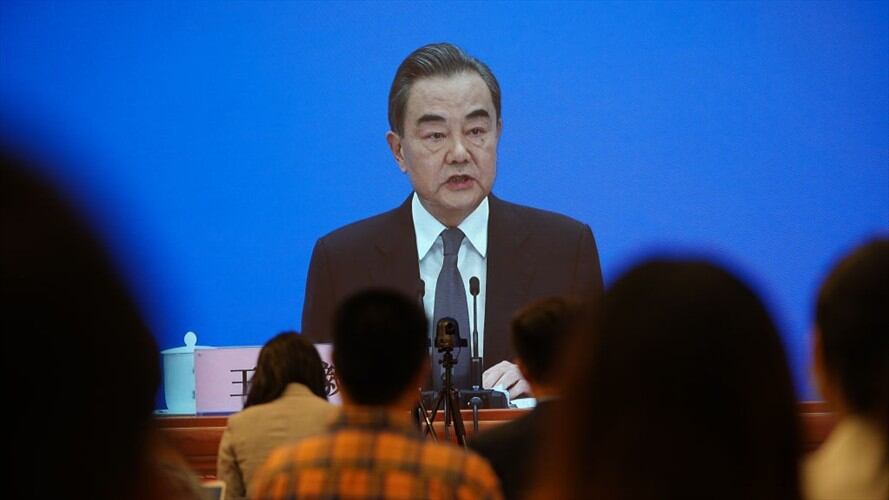 El ministro chino de Relaciones Exteriores, Wang Yi, en una rueda de prensa virtual. Foto: Getty Images