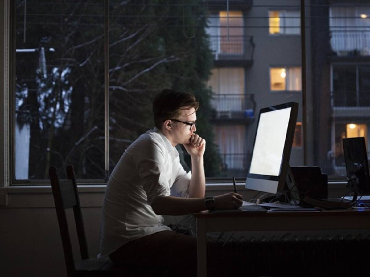 ¿Cuánto es el máximo de horas extra que puede trabajar un empleado al día?
