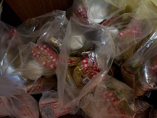 Cajas de comida descompuesta estaban marcadas con el nombre Clap: Policía Nacional
