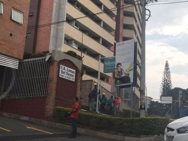 Desalojaron 2 edificios de apartamentos y un ancianato en Medellín. Foto: La Wcon Julio Sánchez Cristo