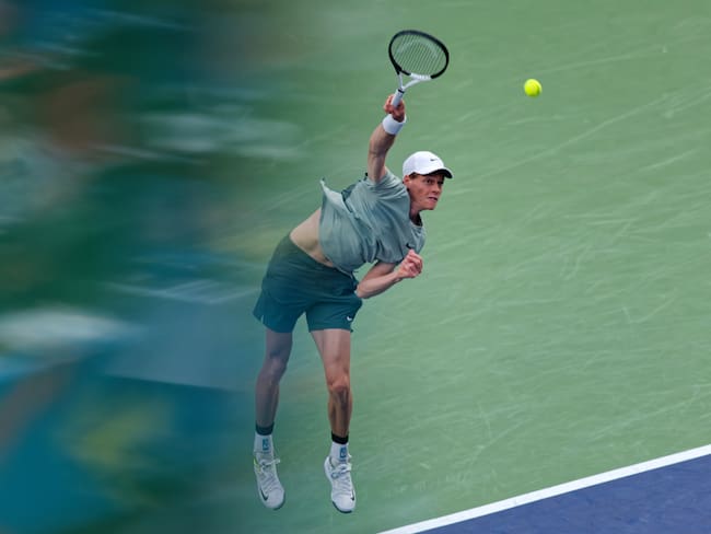Shanghai (China), 12/10/2024.- Jannik Sinner of Italy in action during his Men's Singles semi-finals match against Tomas Machac of Czechia at the Shanghai Masters tennis tournament in Shanghai, China, 12 October 2024. (Tenis, Italia) EFE/EPA/ALEX PLAVEVSKI