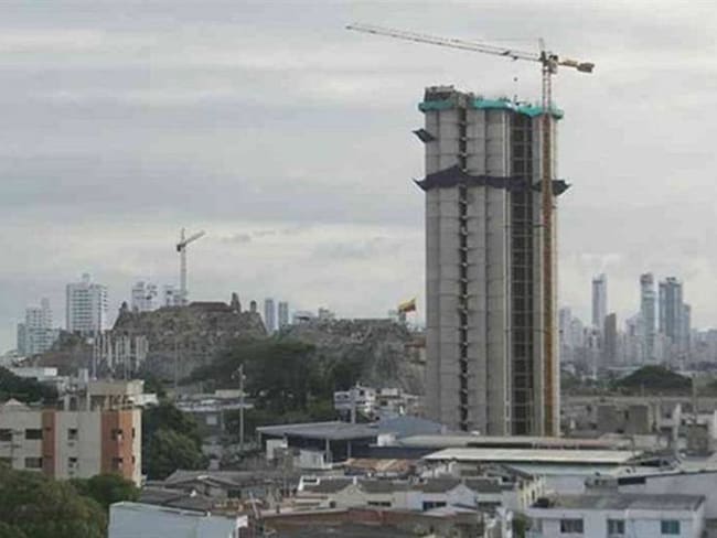 Alcalde de Cartagena se compromete con demolición de edificio Aquarela