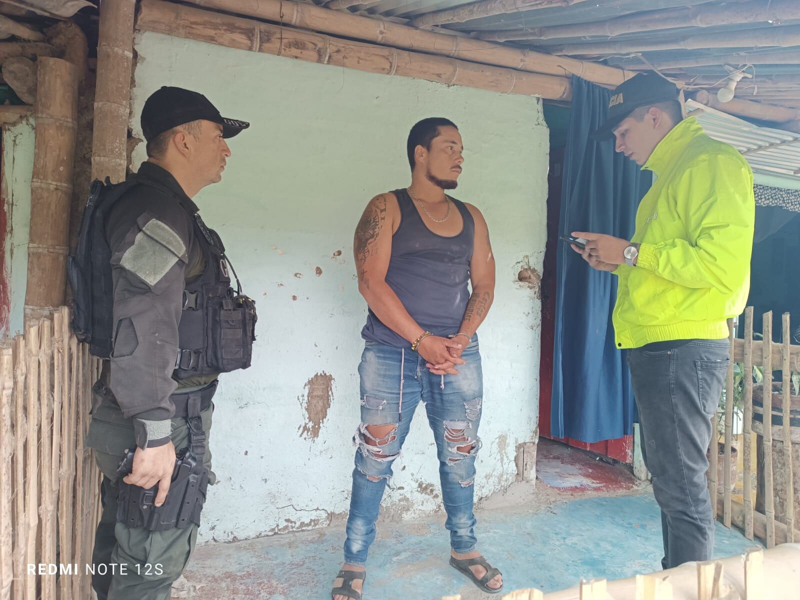 Alias 'Chocorramo' enfrenta cargos por tráfico y porte ilegal de armas, así como otros delitos relacionados con su actividad criminal. Foto: Policía Valle.