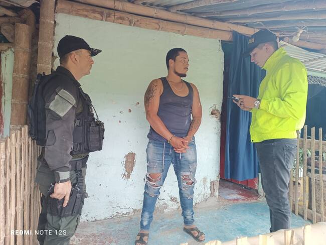 Alias &#039;Chocorramo&#039; enfrenta cargos por tráfico y porte ilegal de armas, así como otros delitos relacionados con su actividad criminal. Foto: Policía Valle.