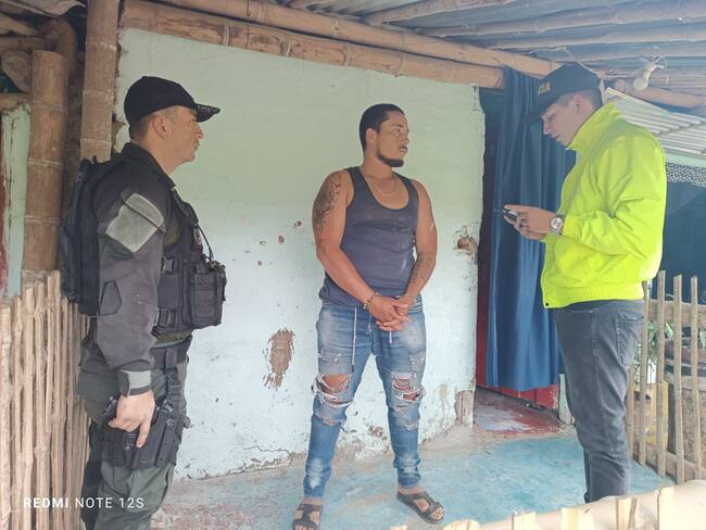 Alias 'Chocorramo' enfrenta cargos por tráfico y porte ilegal de armas, así como otros delitos relacionados con su actividad criminal. Foto: Policía Valle.