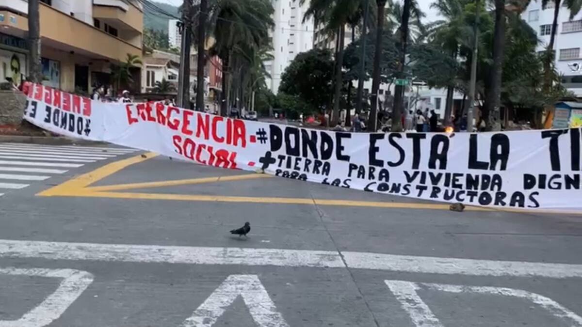 Persisten bloqueos en el norte de Cali por reclamos de vivienda