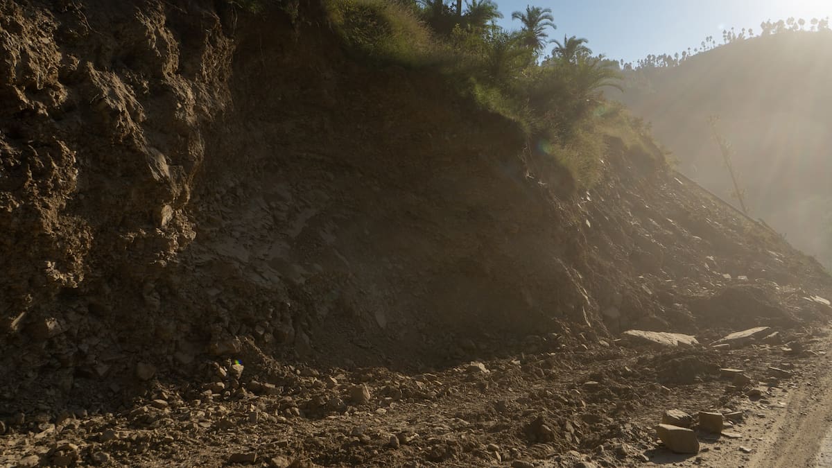 Avalancha en la vía que comunica el departamento del Huila con el Cauca