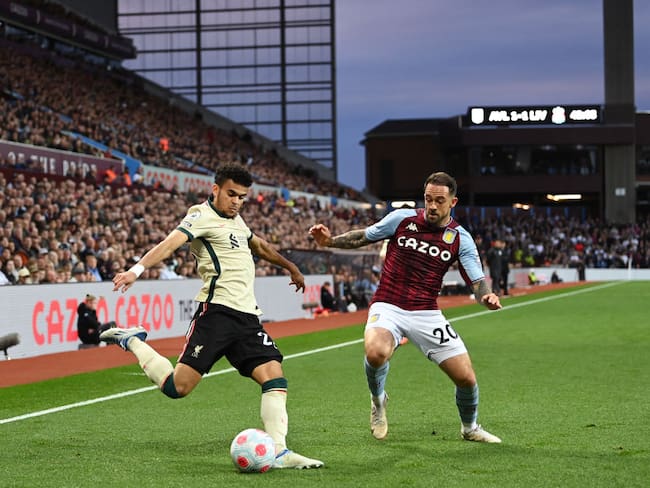 BIRMINGHAM, ENGLAND - MAY 10: Luis Diaz of Liverpool is challenged by Danny Ings of Aston Villa during the Premier League match between Aston Villa and Liverpool at Villa Park on May 10, 2022 in Birmingham, England. (Photo by Shaun Botterill/Getty Images)