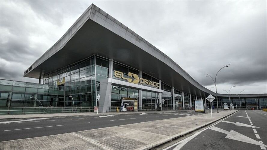 Según el grupo de investigación de la Aerocivil, uno de los discos rotores salió expulsado e impactó contra una de las mallas de seguridad de la pista. Foto: Getty Images / JUAN BARRETO