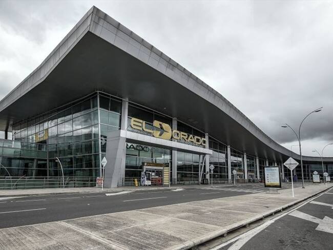 Según el grupo de investigación de la Aerocivil, uno de los discos rotores salió expulsado e impactó contra una de las mallas de seguridad de la pista. Foto: Getty Images / JUAN BARRETO