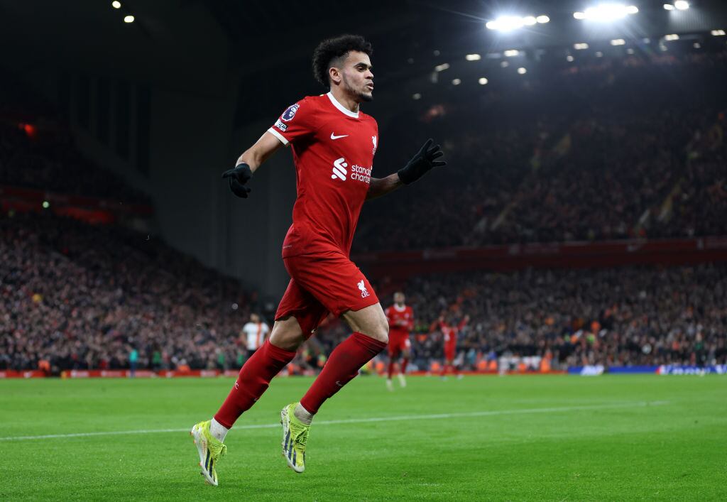 Díaz vuelve a anotar con el Liverpool por Premier League/ Getty Images