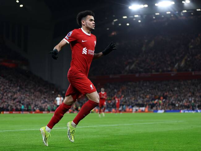 Díaz vuelve a anotar con el Liverpool por Premier League/ Getty Images