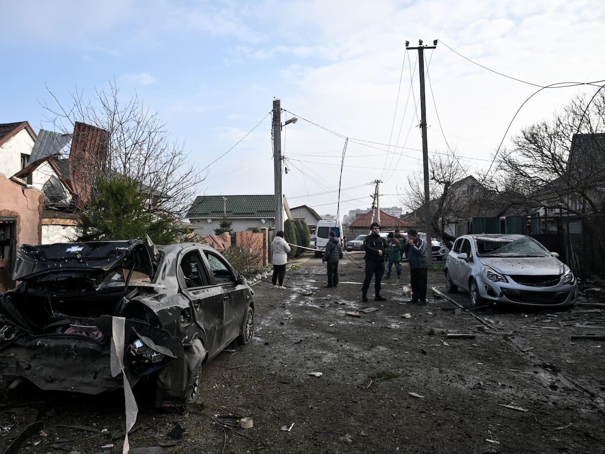 Rusia lanzó tres misiles y 51 drones durante la noche, de los que Ucrania neutralizó 31