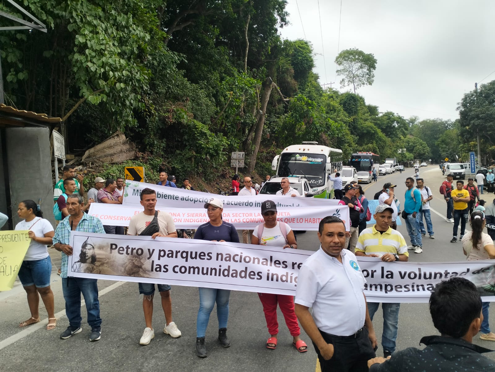 Plantón pacífico/ Idinael Fernández. 