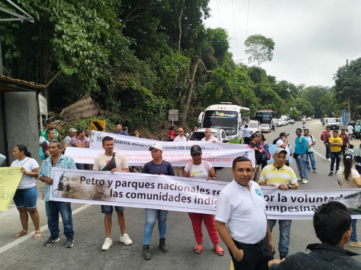 Comunidades de Marquetalia y Palominito realizan un plantón pacífico en la entrada del PNN Tayrona