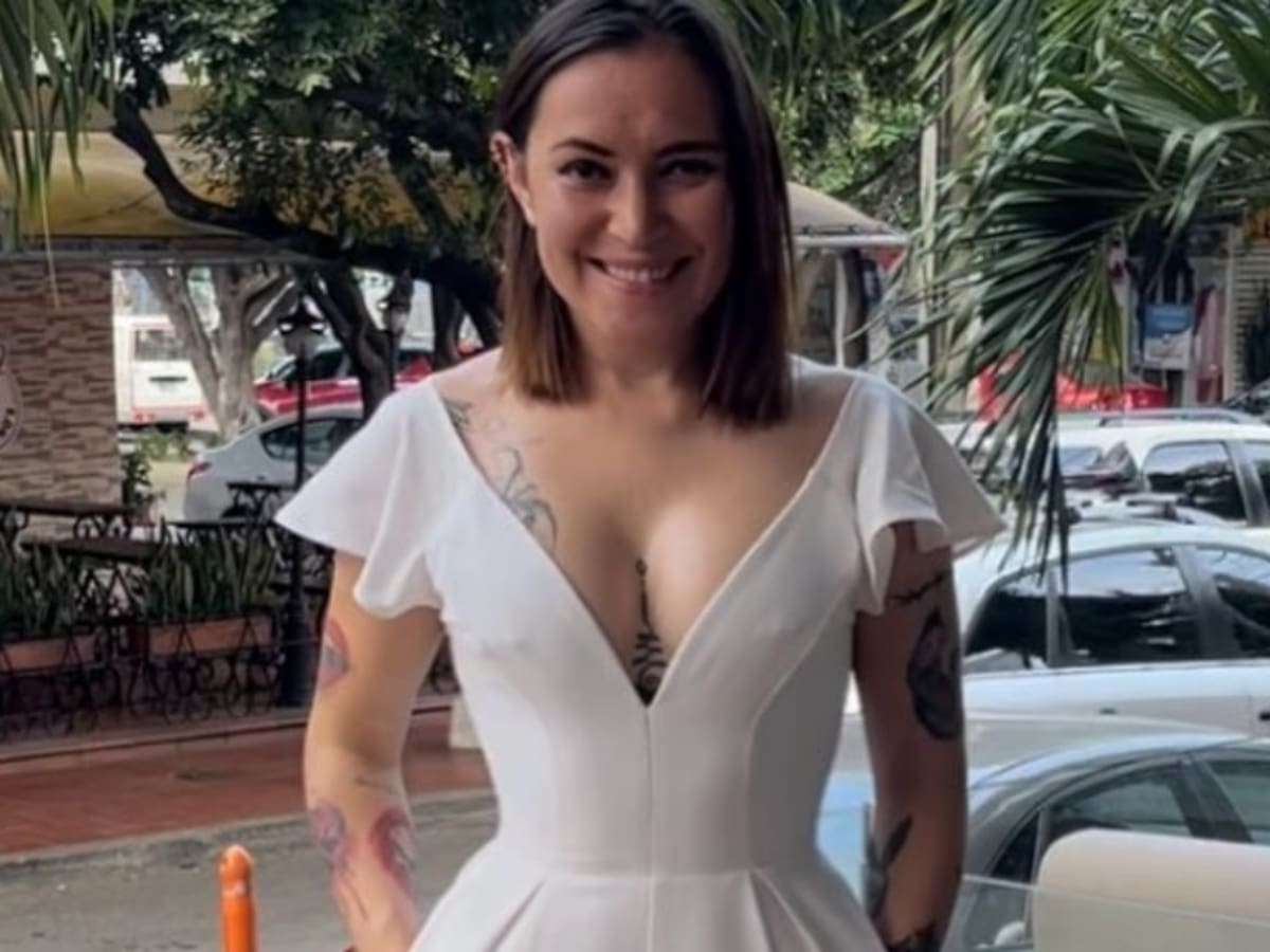 Reaparece polémica juez fumando y con poca ropa en medio de audiencia