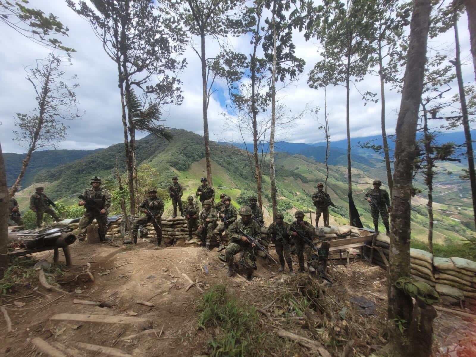 Continúan los operativos militares en zona rural de Argelia. crédito: Fuerzas Militares de Colombia. 