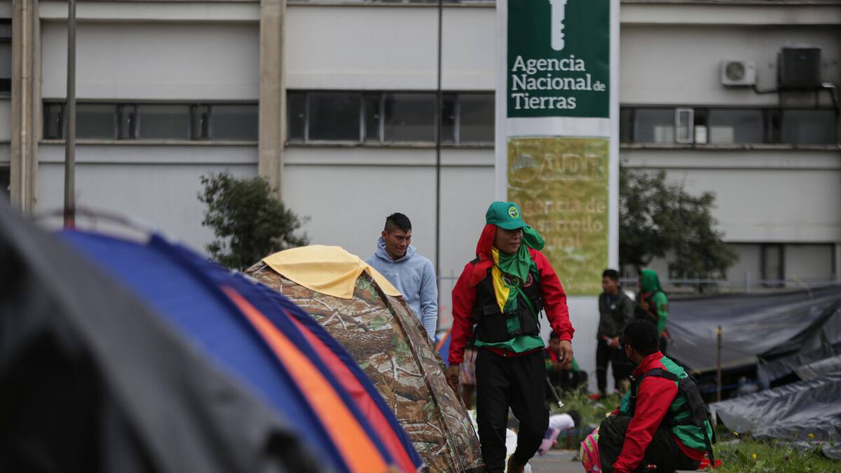Alcaldía de Bogotá lanza alerta ante la toma de tres entidades del Gobierno por parte de indígenas