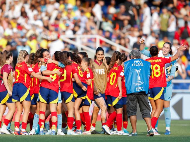 AMDEP5659. CALI (COLOMBIA), 01/09/2024.- Jugadoras de España celebran al final de un partido del grupo C de la Copa Mundial Femenina sub-20 entre las selecciones de España y Estados Unidos este domingo, en el estadio de Pascual Guerrero en Cali (Colombia). EFE/ Ernesto Guzmán Jr.