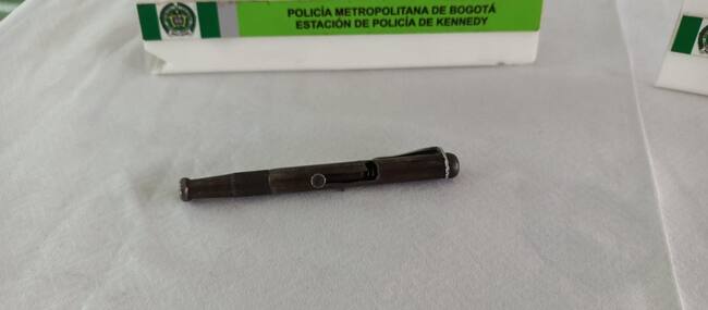 Capturado en flagrancia con un arma de fuego tipo lapicero. Foto: Suministrada.