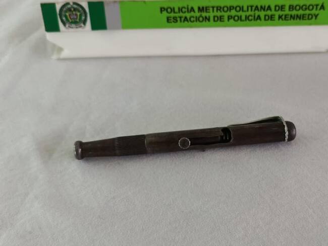 Capturado en flagrancia con un arma de fuego tipo lapicero. Foto: Suministrada.