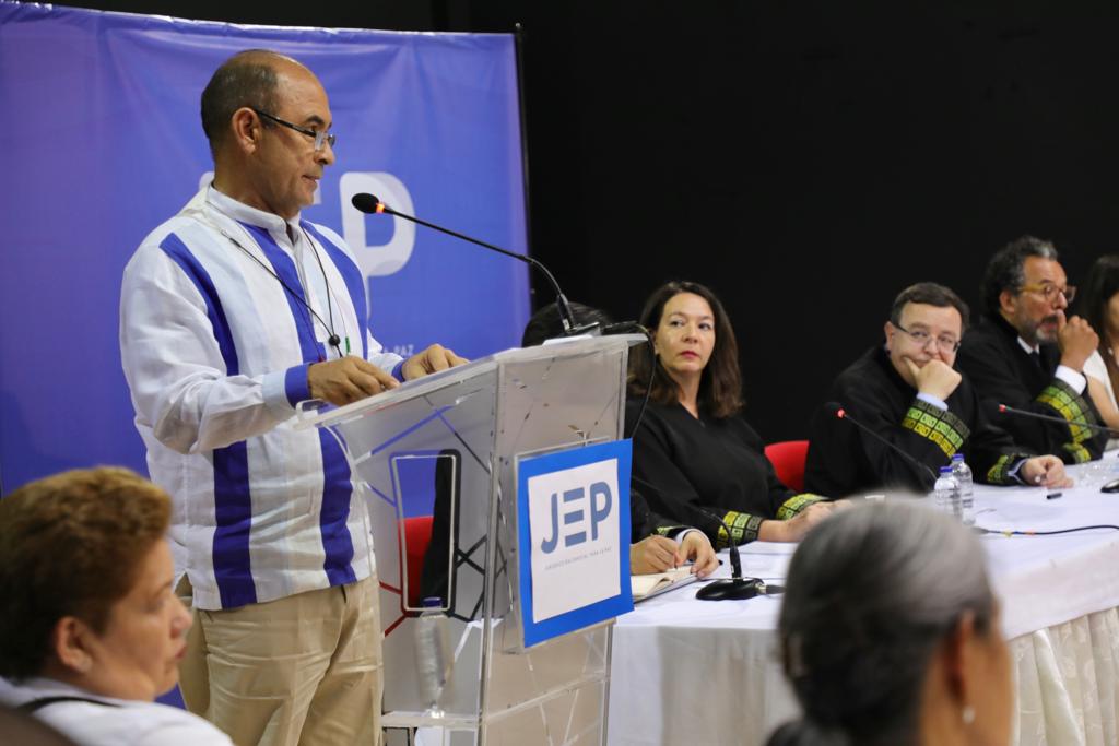 General (r) Paulino Coronado habla en la audiencia pública de la JEP. Foto: Cortesía JEP