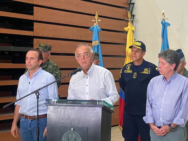 MinDefensa niega modificaciones en informe del general Mejía contra La W. Foto: W Radio
